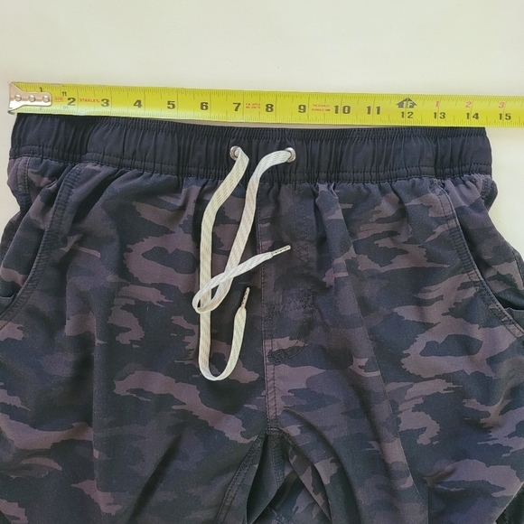 Vuori Kore Short Mens Small Black Watercolor Camo Lined - Picture 9 of 10